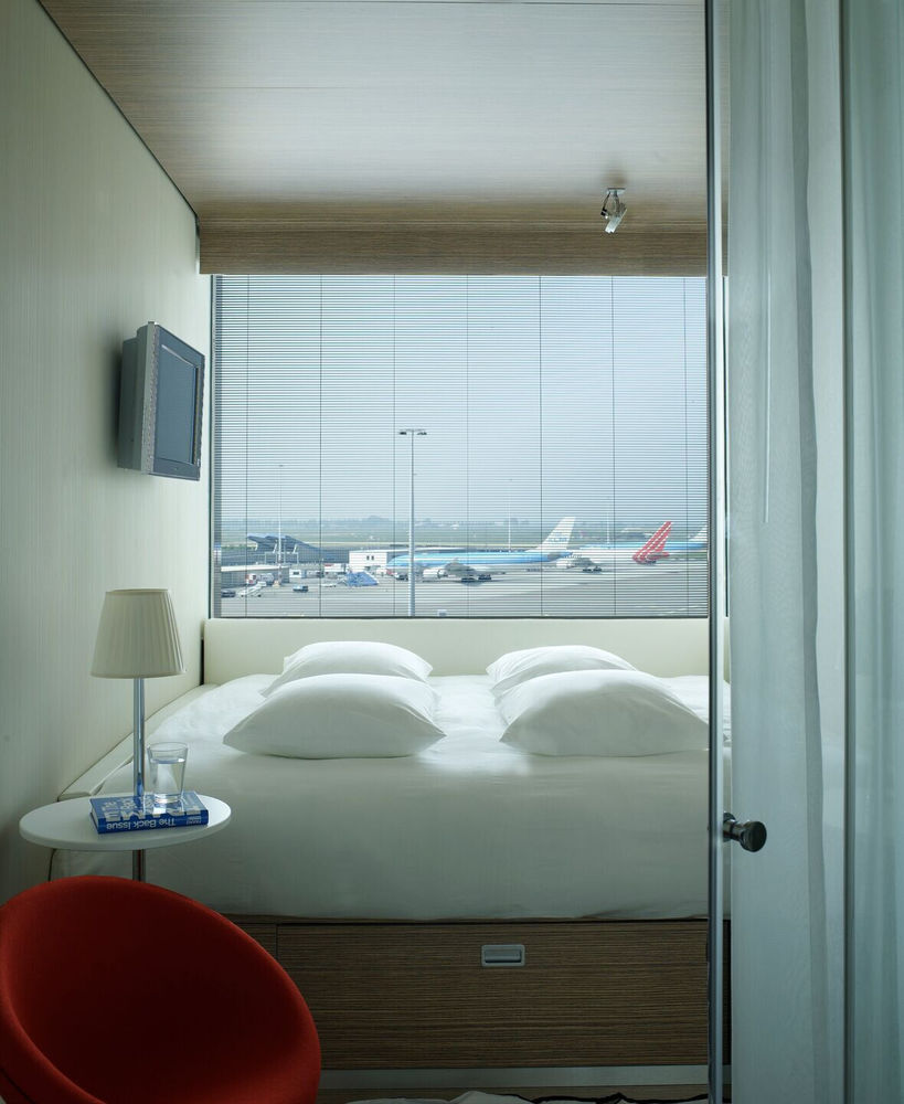 citizenM Schiphol 机场酒店扩建 | 简约豪华设计