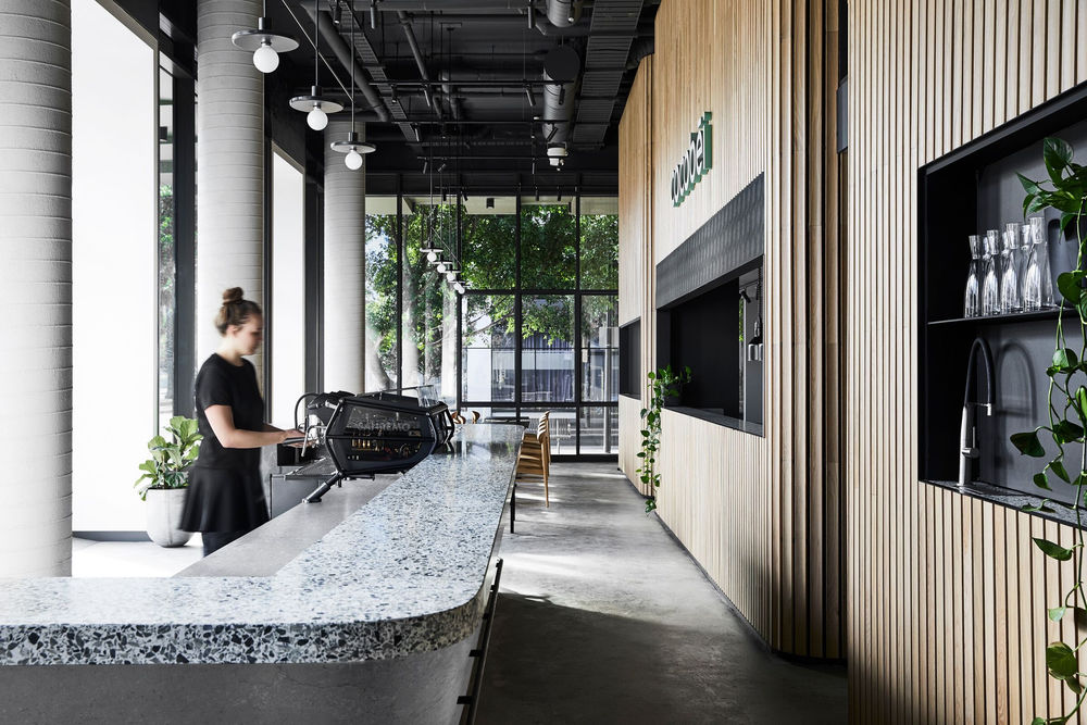 墨尔本 Docklands Cocobei 餐厅 | 工业风与自然温暖的完美融合