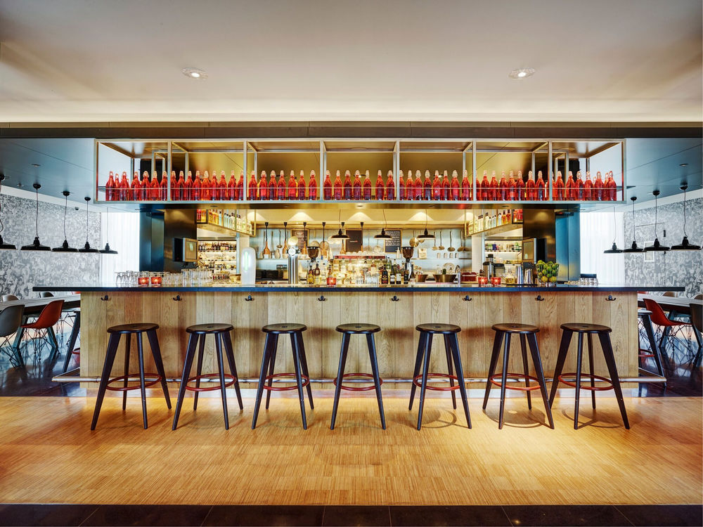 citizenM Schiphol 机场酒店扩建 | 简约豪华设计