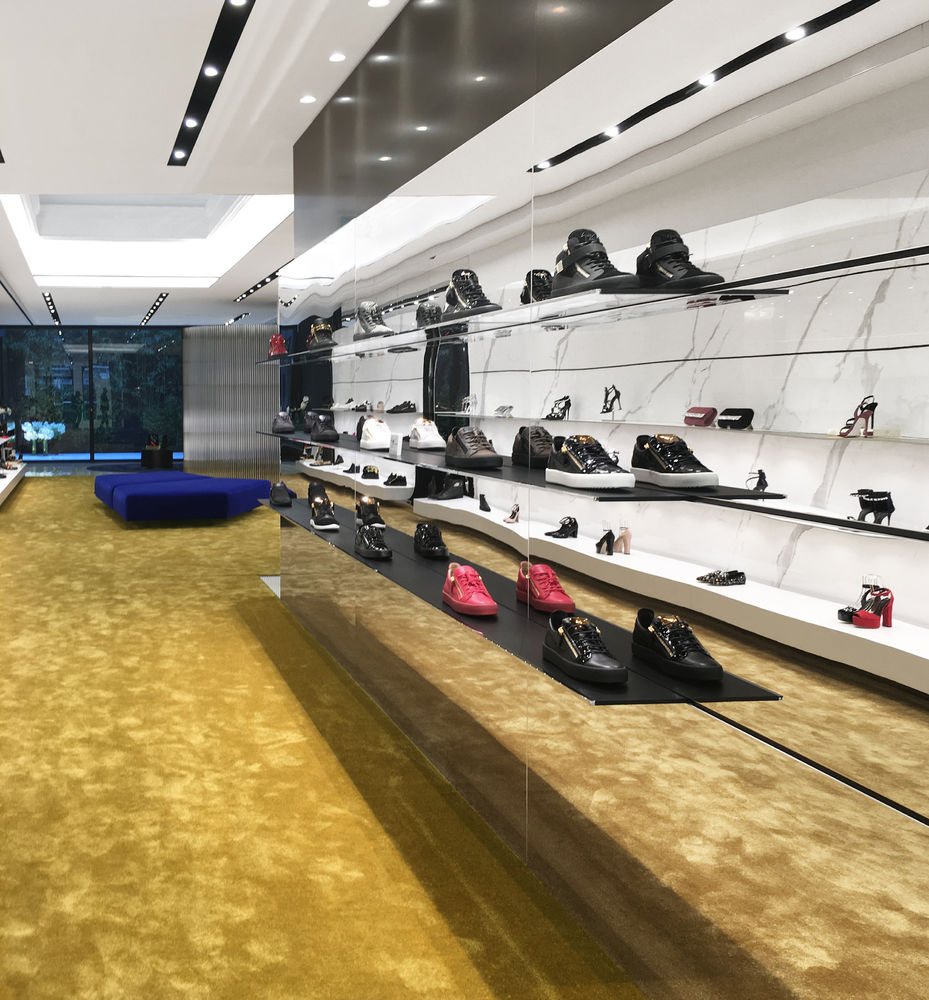 伦敦顶级地段，Giuseppe Zanotti 旗舰店打造奢华室内空间