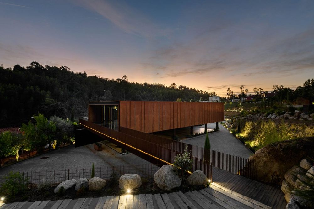 悬浮之境 | 葡萄牙 MMV Arquitectos 乡村餐馆设计