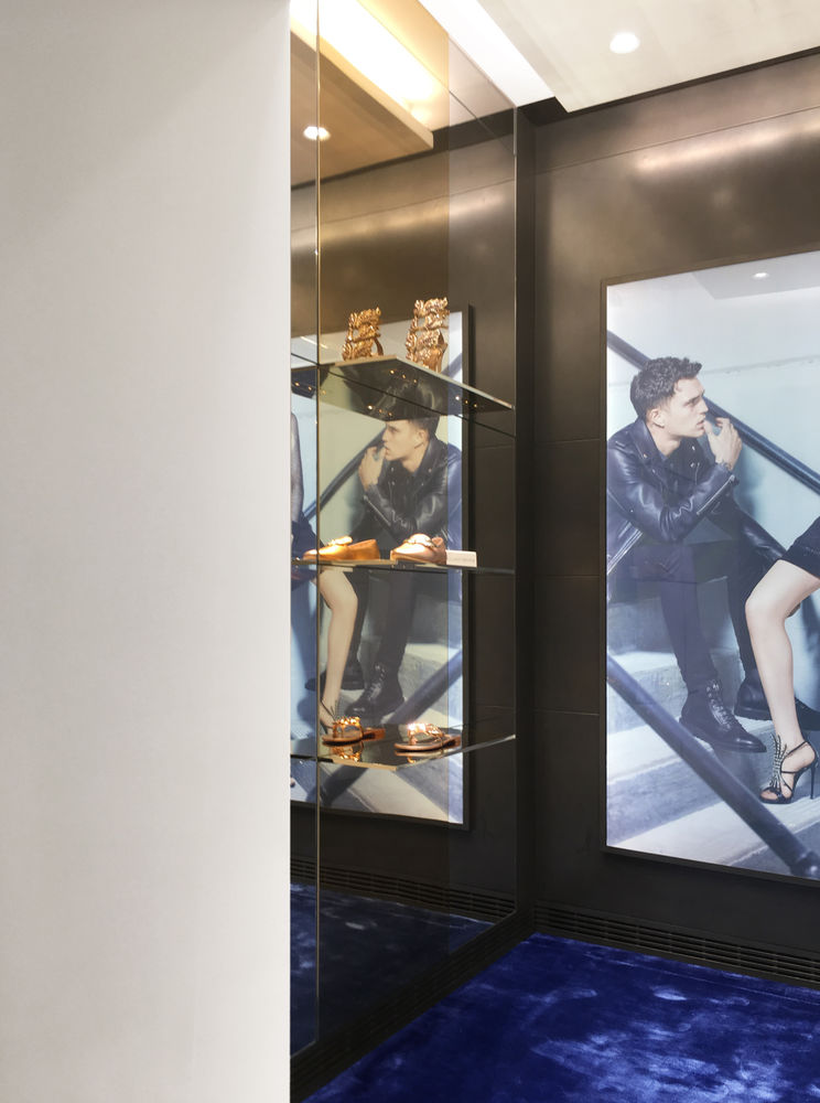 伦敦顶级地段，Giuseppe Zanotti 旗舰店打造奢华室内空间