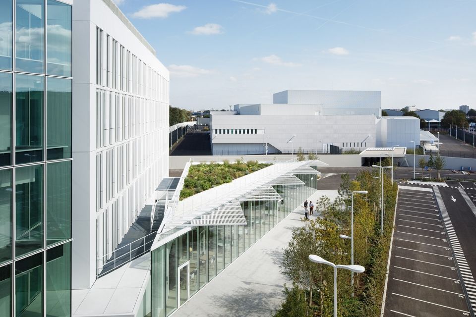 法国中央银行 La Courneuve 中心，现代室内设计融合历史遗迹