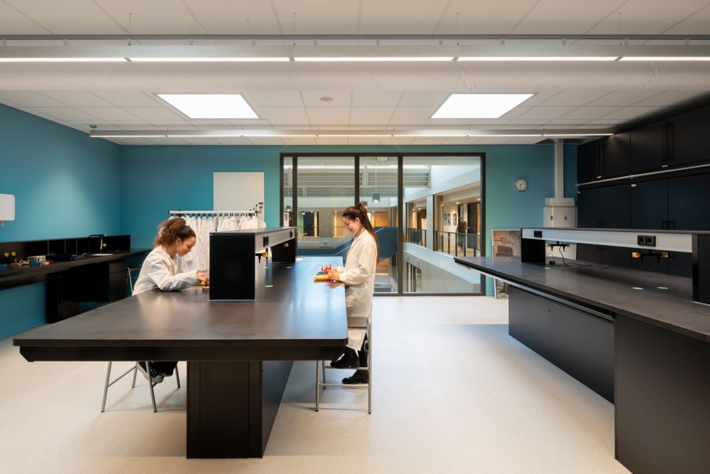 荷兰 Veenendaal 基督教中学 | 未来主义节能建筑设计