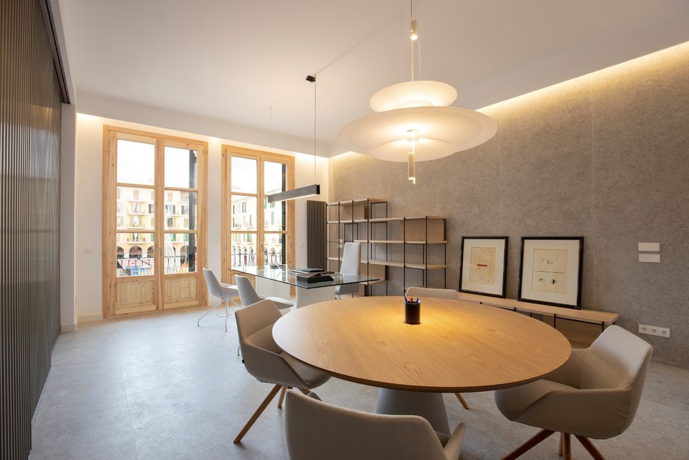 SR Arquitectes 打造马洛卡旅游公司明亮温馨办公空间
