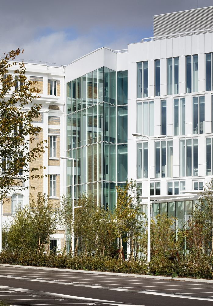 法国中央银行 La Courneuve 中心，现代室内设计融合历史遗迹
