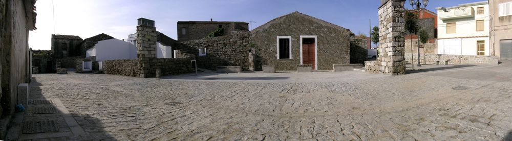 重塑历史记忆 | 意大利 Orotelli 市 Piazza Santa Ruche 广场设计
