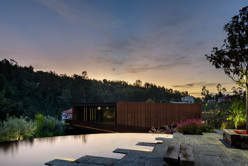 悬浮之境 | 葡萄牙 MMV Arquitectos 乡村餐馆设计