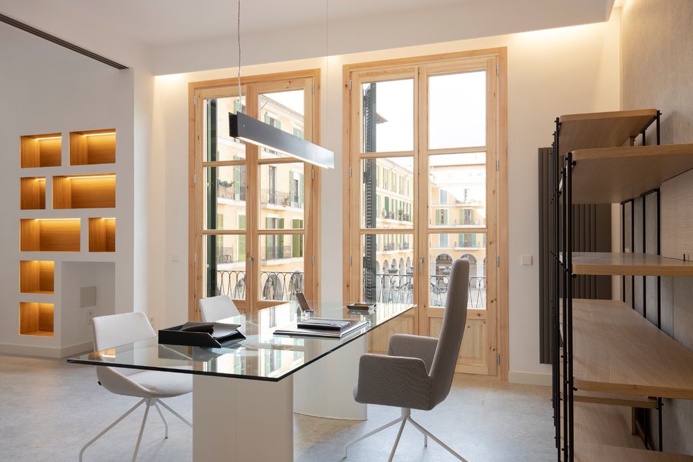 SR Arquitectes 打造马洛卡旅游公司明亮温馨办公空间