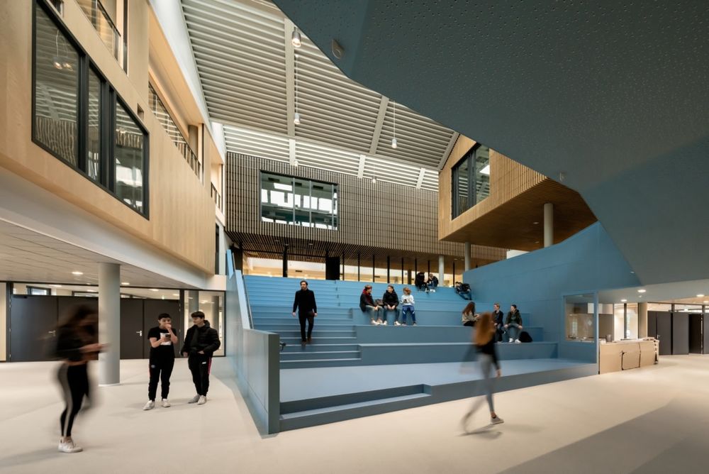 荷兰 Veenendaal 基督教中学 | 未来主义节能建筑设计
