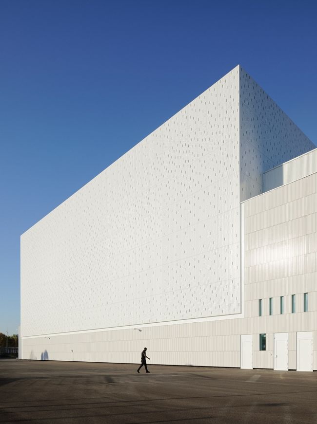 法国中央银行 La Courneuve 中心，现代室内设计融合历史遗迹