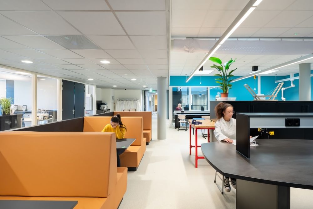 荷兰 Veenendaal 基督教中学 | 未来主义节能建筑设计