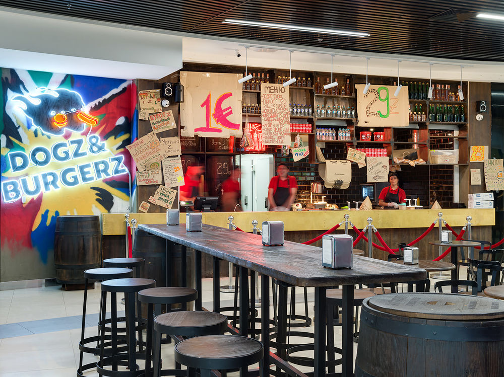 乌克兰基辅"Dogz&Burgers"餐厅 | 简约现代的室内设计