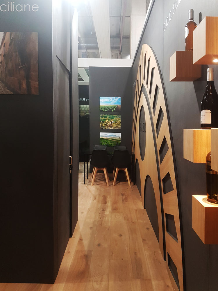 Salvatore Nigrelli 打造 FAZIO WINES 展台，尽显意大利风情