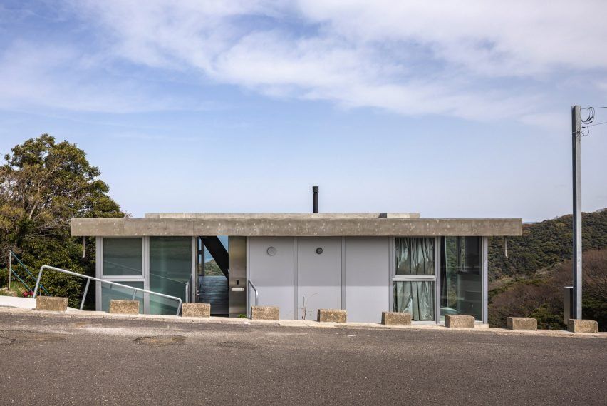 日本建筑师打造悬浮山坡之家，自然元素融入现代设计