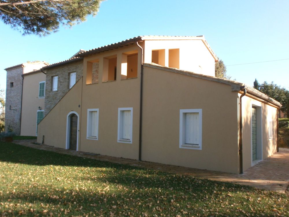 casale nelle Marche restauro con ampliamento in base a normativa antisismica, adeguamento sismico del preesistente, con risparmio energetico