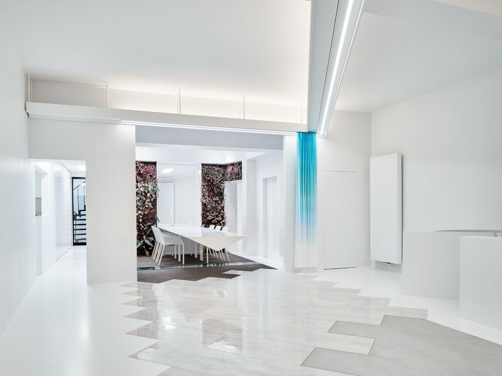 比利时布鲁塞尔 Charles'Home 总部及展示空间——绿色垂直花园与创新空间设计