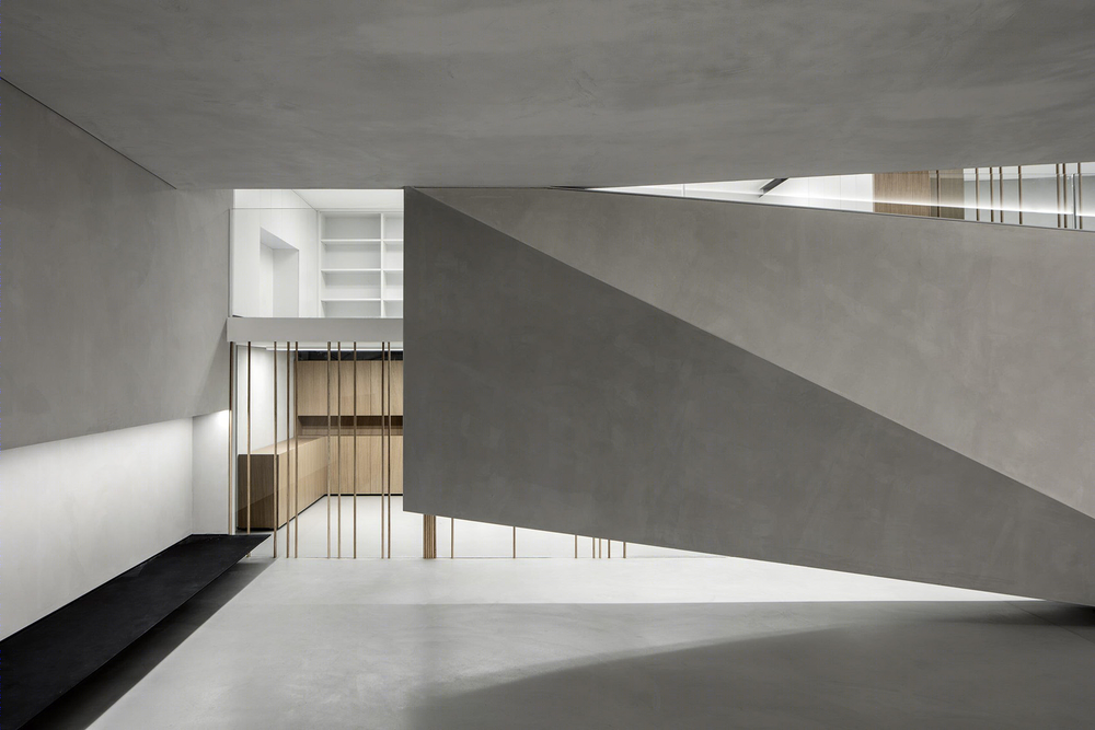 以色列 Pitaro 办公家具展厅——优雅背景下的工匠精神