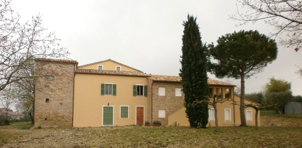 casale nelle Marche restauro con ampliamento in base a normativa antisismica, adeguamento sismico del preesistente, con risparmio energetico