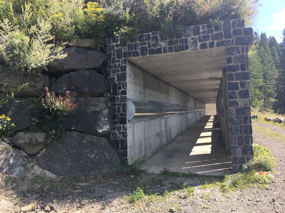 Pedestrian cycle tunnel at the foot of a landslide in Dolomites - Structural design