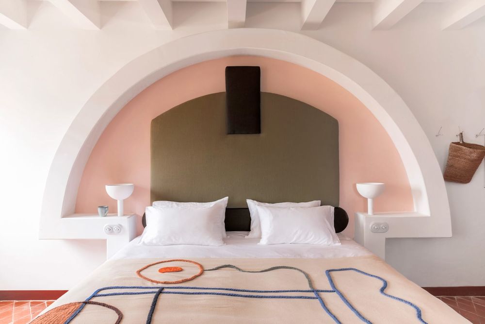 西班牙 Menorca Experimental 酒店 | Dorothee Meilichzon 的艺术家夏日隐居设计