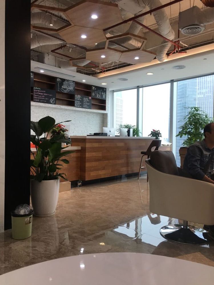 广州西塔办公室 | 暖色调、咖啡科技与员工福祉的完美结合