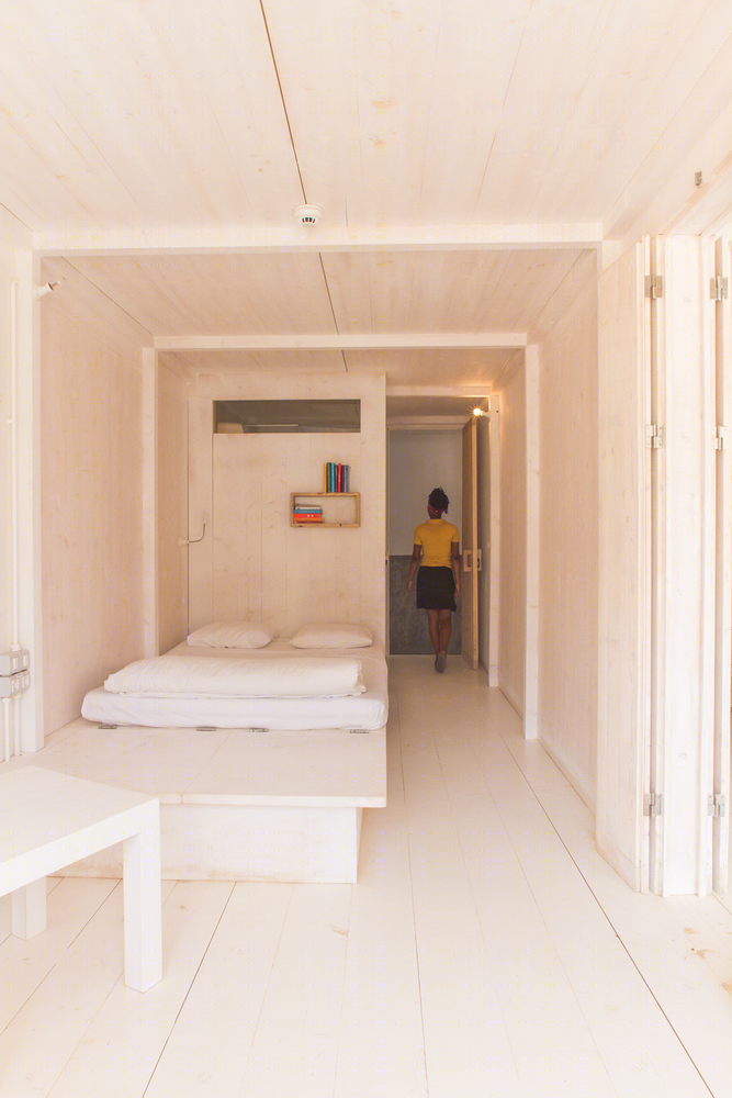 Ramos Castellano Arquitectos 设计佛得角生态酒店，木质集装箱房与环境完美融合
