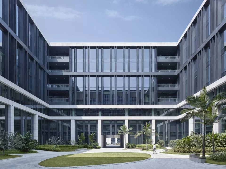 广州南方电网生产科研综合基地——绿色环保的现代办公空间