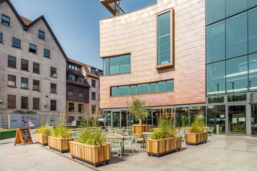 Bristol Loaf 甜品店入驻英国 Bristol Beacon，Phoenix Wharf 设计