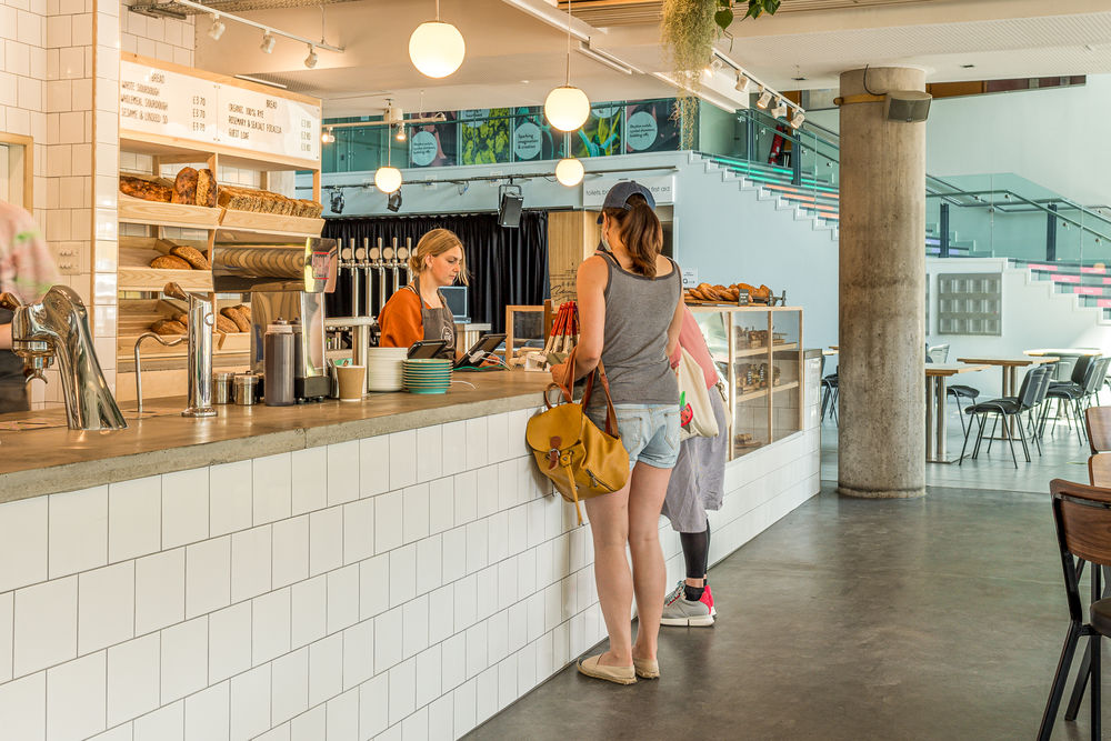 Bristol Loaf 甜品店入驻英国 Bristol Beacon，Phoenix Wharf 设计