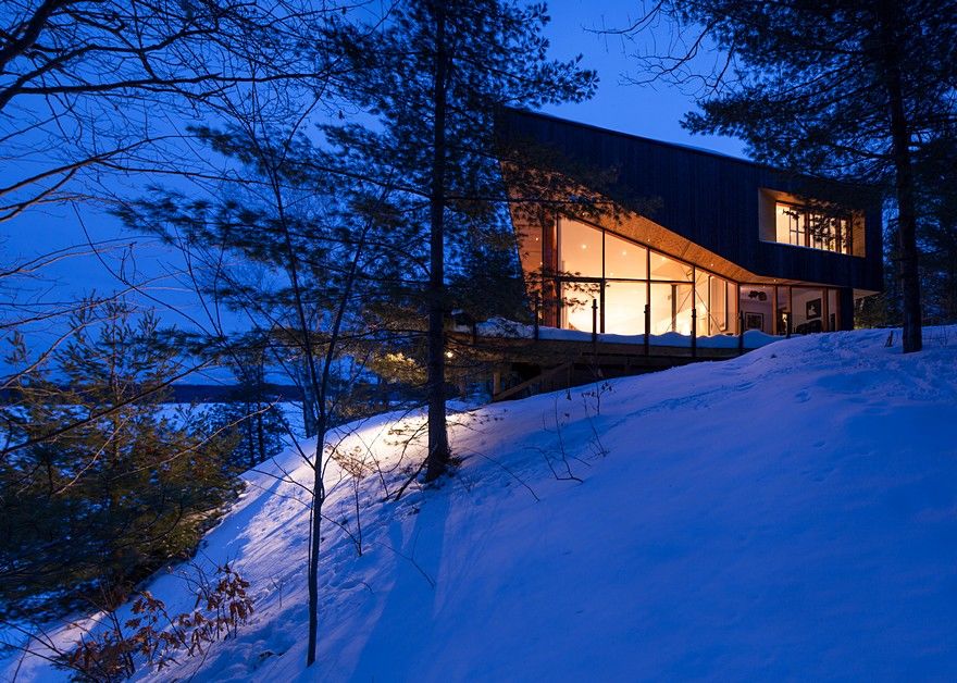 加拿大湖边雕塑般的雪松住宅