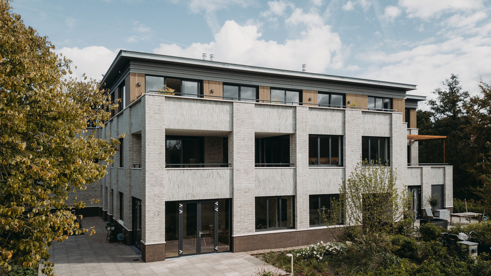 VanOmmeren-architecten 打造荷兰 Bloemendaal 绿色别墅式公寓