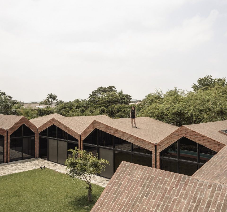 厄瓜多尔 El Cortijo 住宅 | 一体化庭院设计