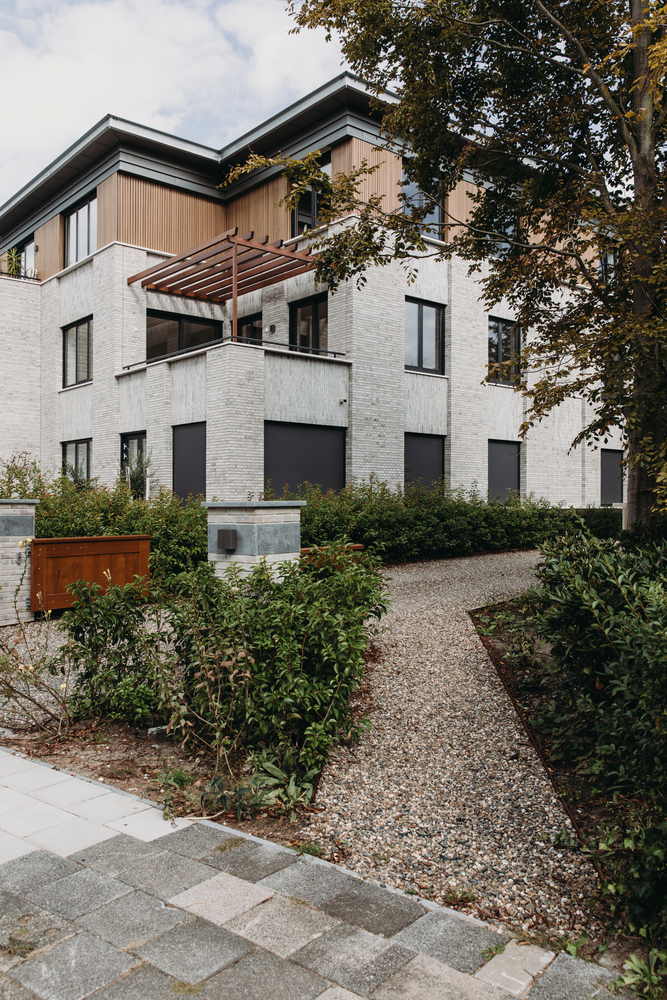 VanOmmeren-architecten 打造荷兰 Bloemendaal 绿色别墅式公寓