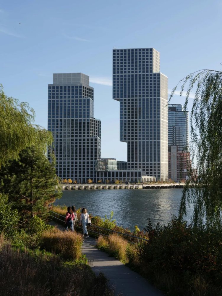 OMA 新作 | 美国 Eagle West 公寓楼，河流交汇处的几何堆叠住宅设计