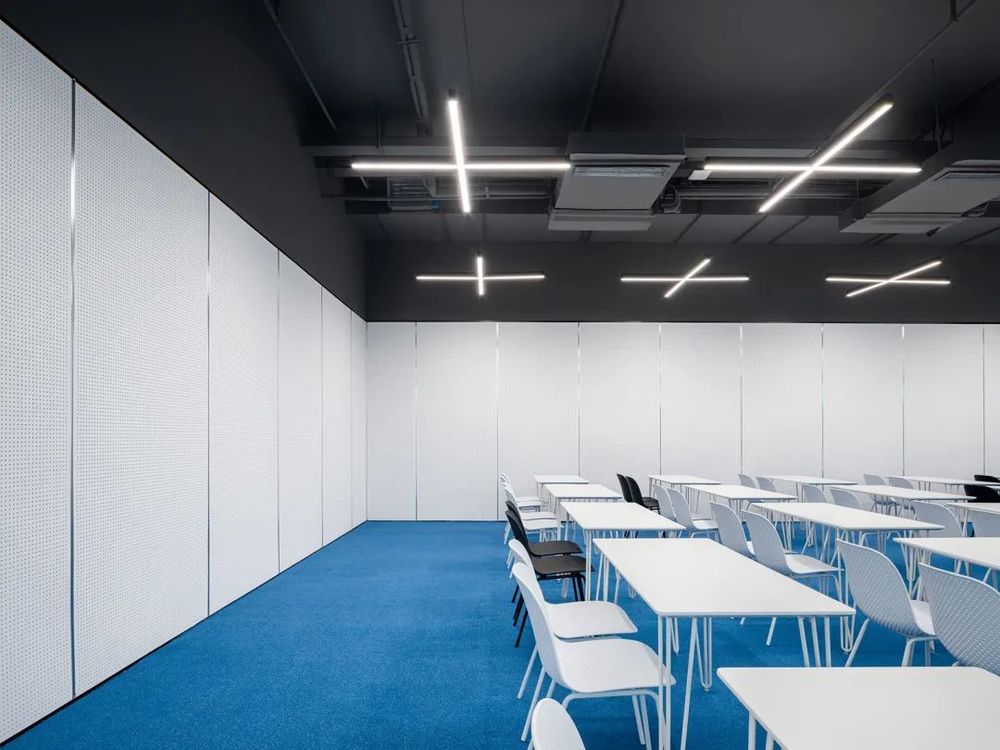 拱廊会议中心 | 叠术建筑打造温馨明亮的交流空间
