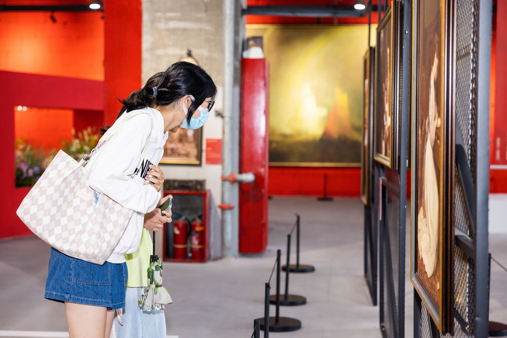 《英国绘画黄金时代展》之心城设计 | 英伦风情与现代艺术交融