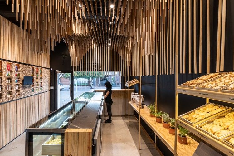装饰性与功能性兼具 | 某知名设计师打造的独特天花板设计