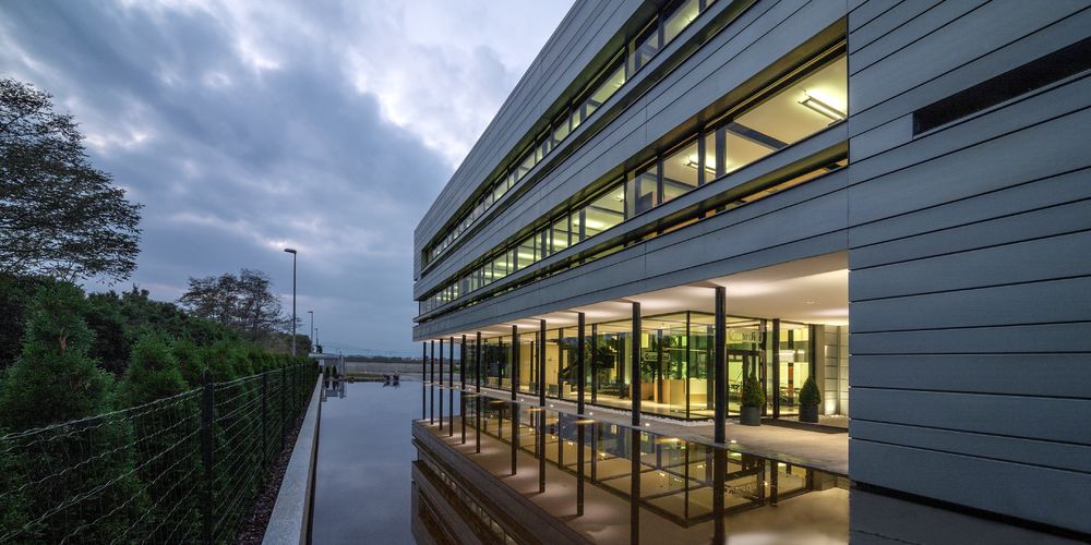 生态环保的 Guardini 总部办公建筑