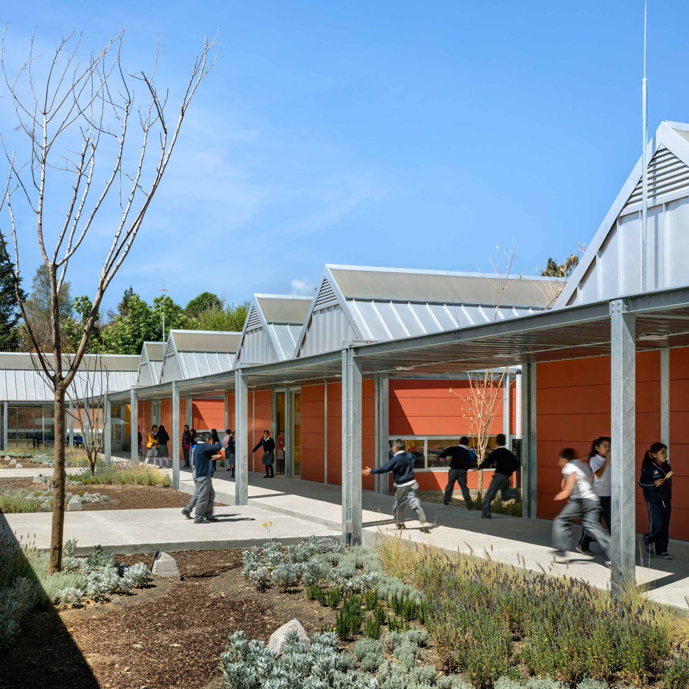 灾后重建的农村小学，模块化设计与自然共生