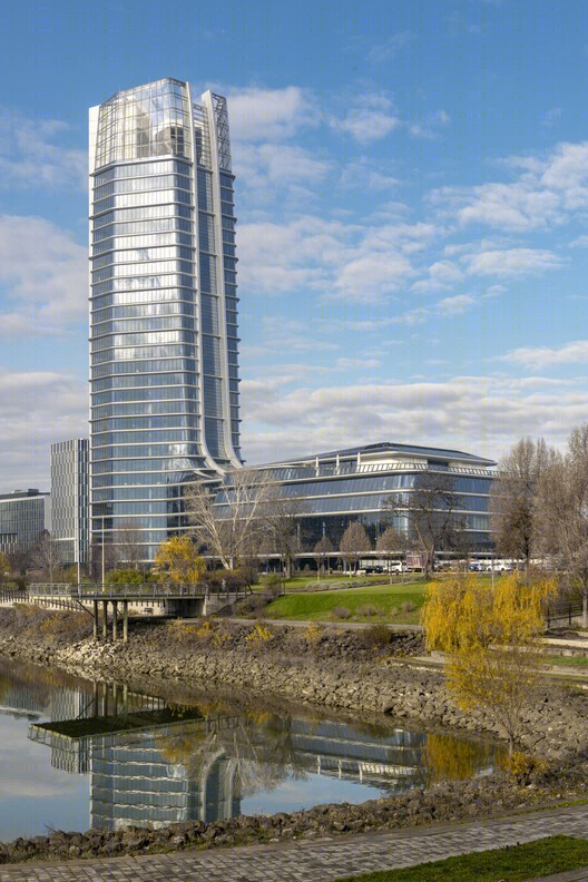 绿色生态总部大楼，Foster + Partners 新作亮相布达佩斯