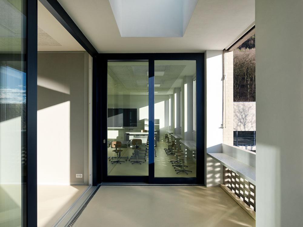 Weissenstein New School Building |  双层体育场馆设计亮点