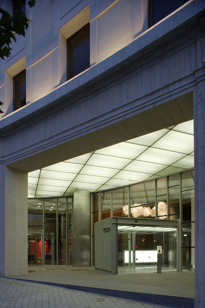 2005 年完工的 Caser Building 室内设计赏析