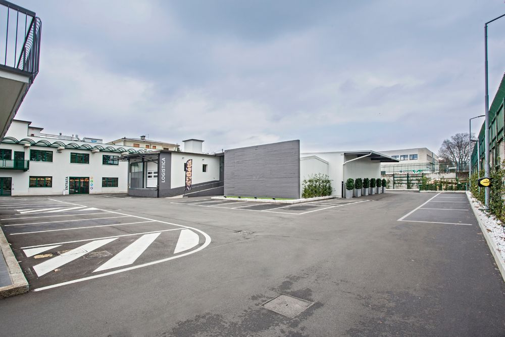 简约实用，功能明确的商业建筑室内设计