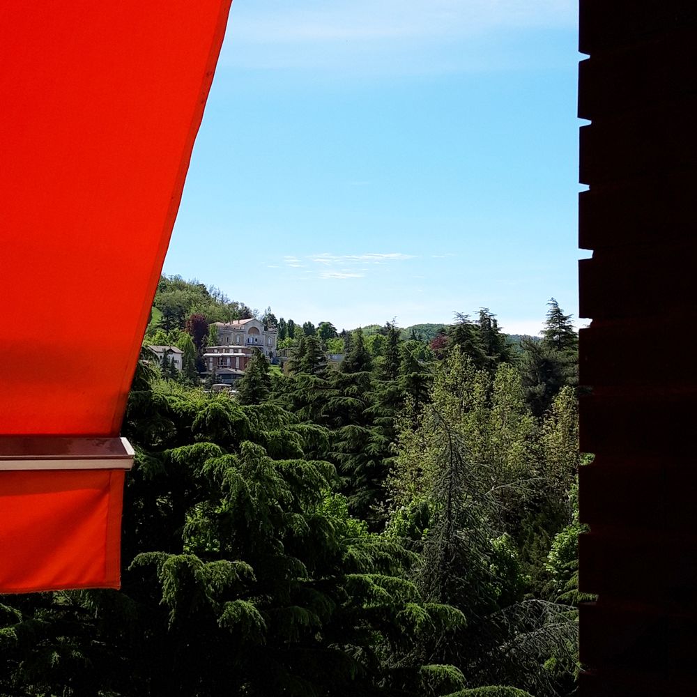 2019 年完成的 Hill View Home 公寓室内设计案例