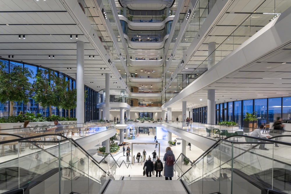 绿色生态总部大楼，Foster + Partners 新作亮相布达佩斯