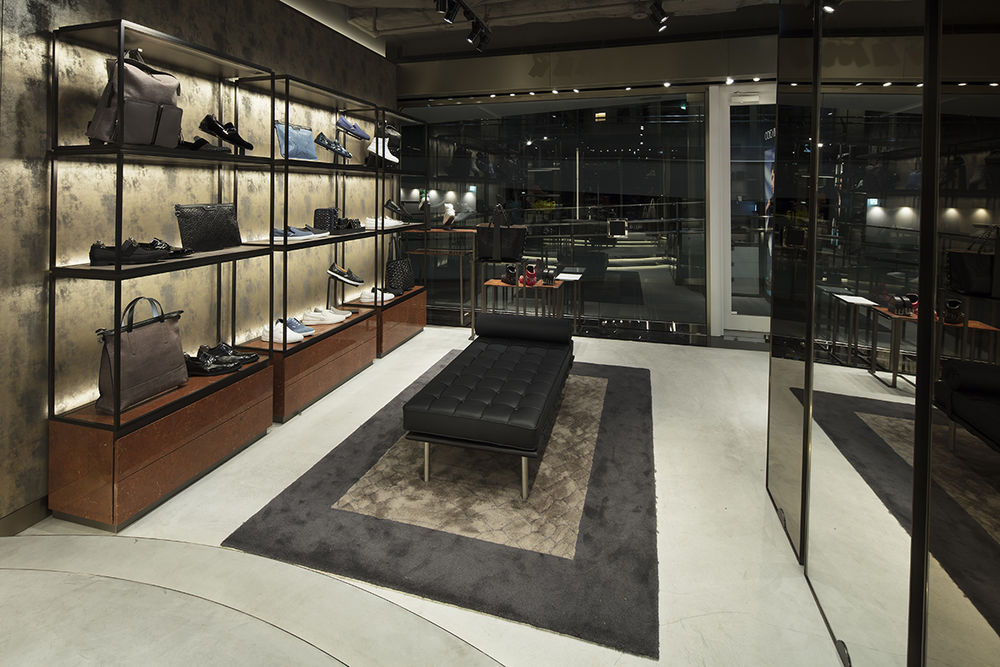 东京 Jimmy Choo 旗舰店 | 工业风奢华设计