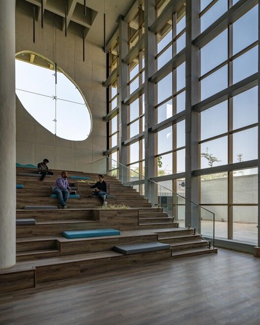 Woxsen University Library | 融合可持续性与现代设计理念的杰作