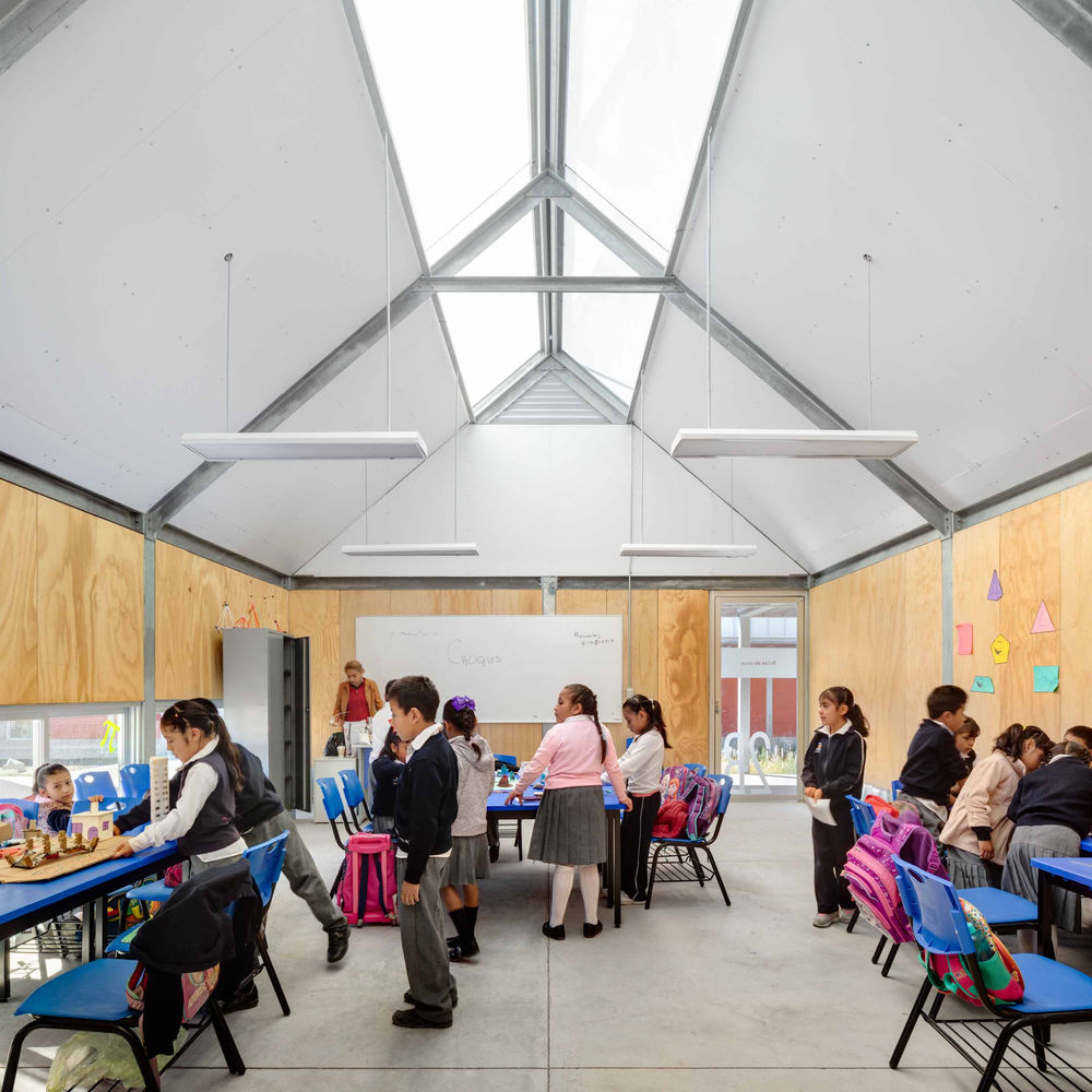 灾后重建的农村小学，模块化设计与自然共生