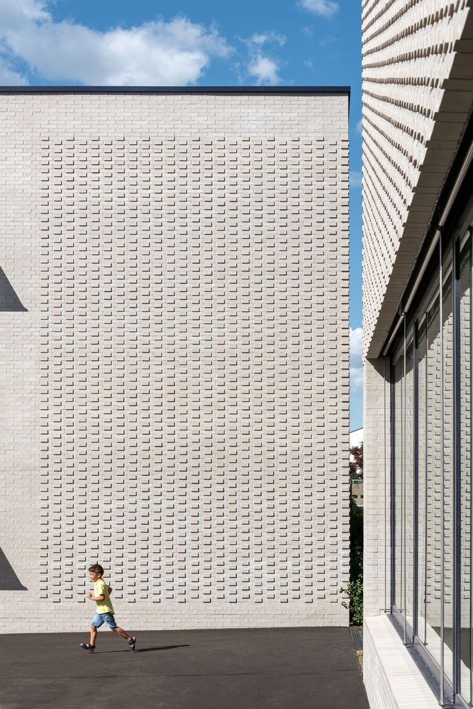 Weissenstein New School Building |  双层体育场馆设计亮点